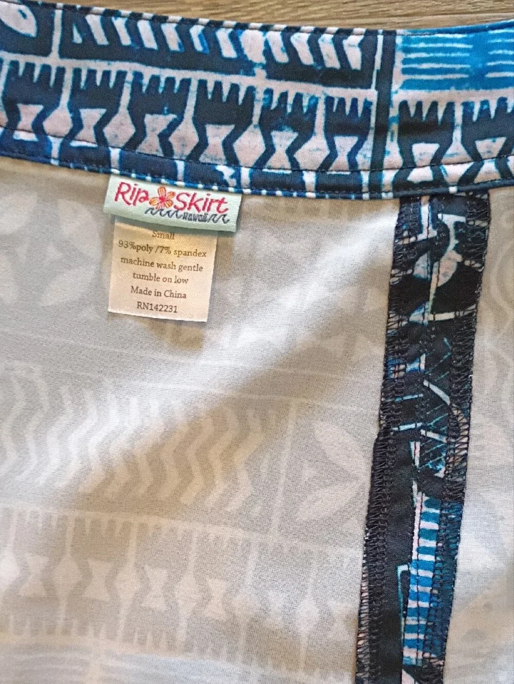 Ripskirt Hawaii tribal print
